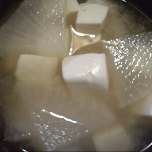 大根と絹ごし豆腐の味噌汁